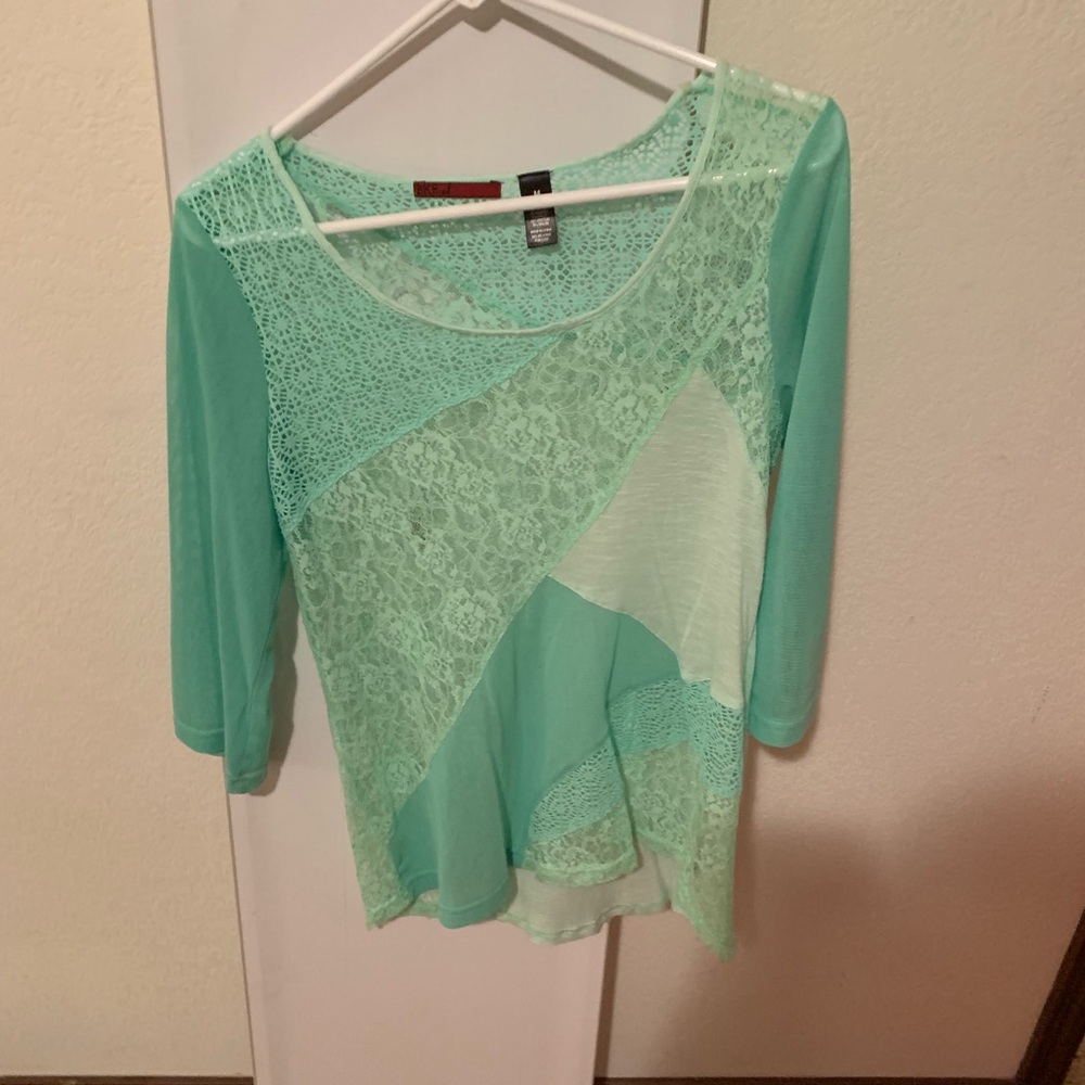 Buckle top